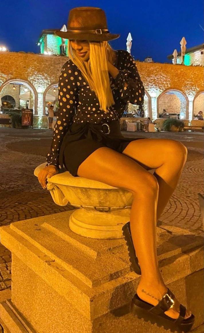 Bakırköy Escort Selda Güzelliği İle Alımlı Seksi Hatun